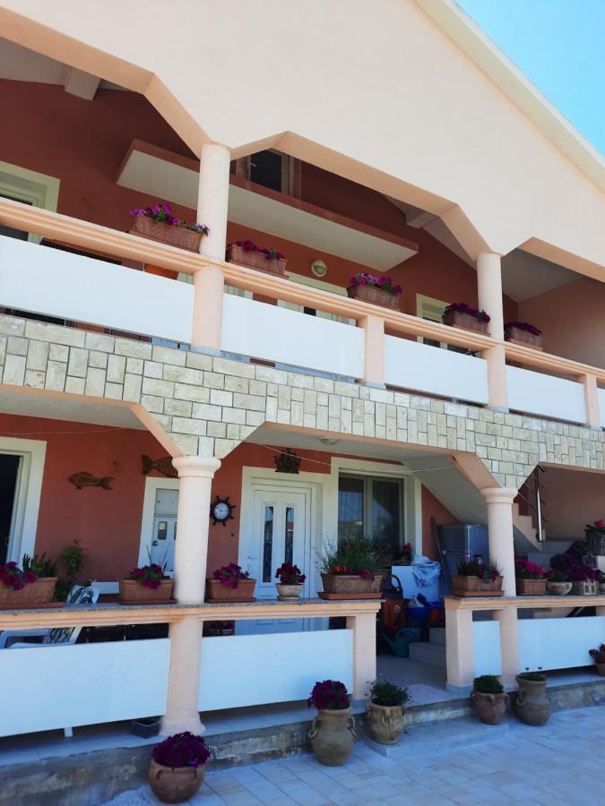 Penzion U Kapitana Apartment วีร์ ภายนอก รูปภาพ