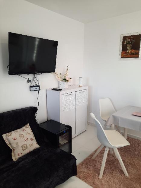 Penzion U Kapitana Apartment วีร์ ภายนอก รูปภาพ